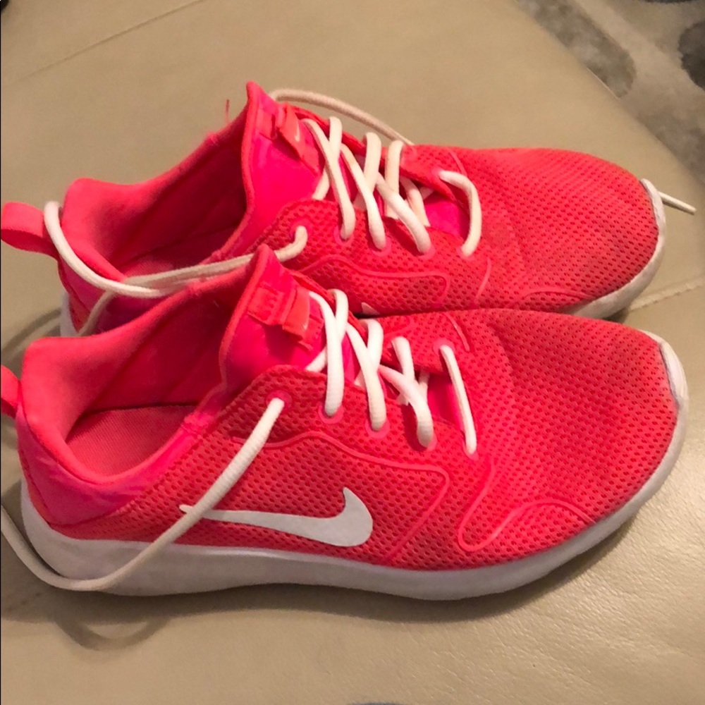 Girls Nike tennis shoes, size 5Y